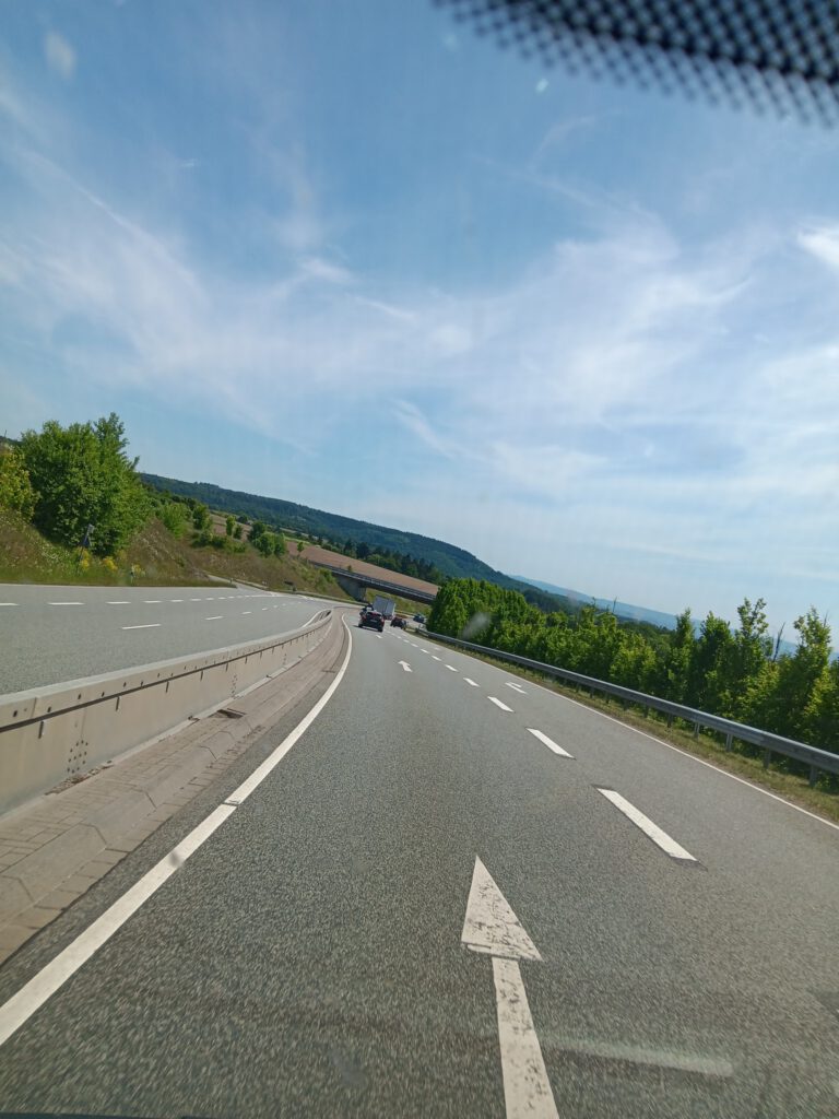It's a long way to the top if you wanna rock'n'roll 3 It's a long way to the top if you wanna rock'n'roll 1